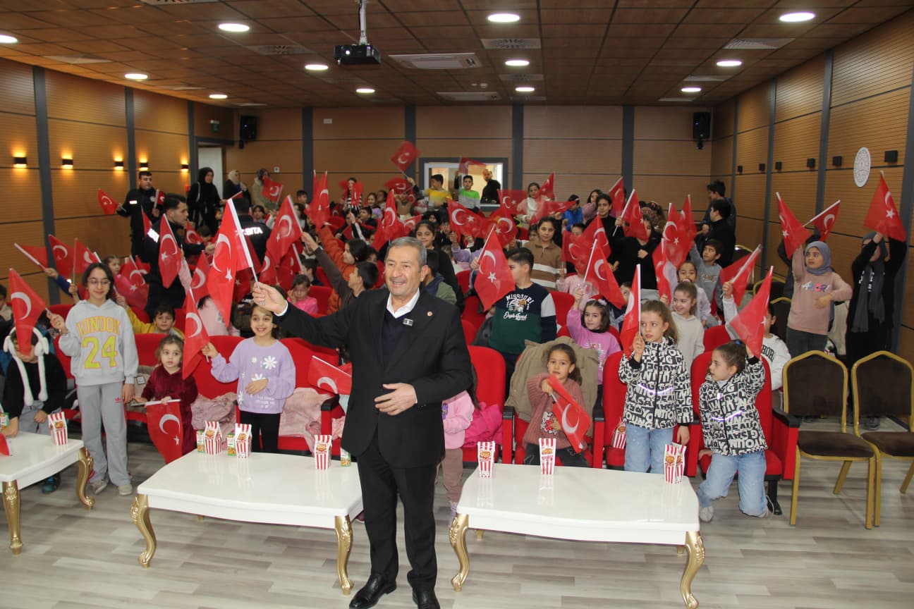 Darende Belediyesi tarafından yarıyıl tatiline özel düzenlenen “Çocuk Sinema Günleri”nin