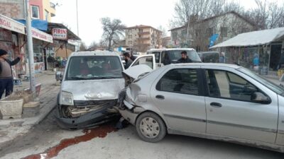 Malatya’nın Yeşilyurt ilçesi Dilek Mahallesi’nde meydana gelen trafik kazasında iki