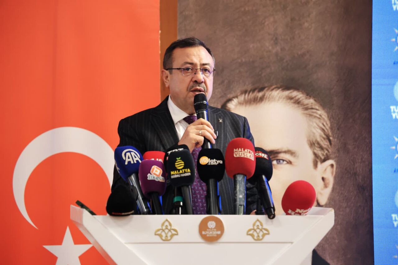 AK Parti Malatya İl Teşkilatı’nın 2025 Yılı Değerlendirme Toplantısı’nda konuşan