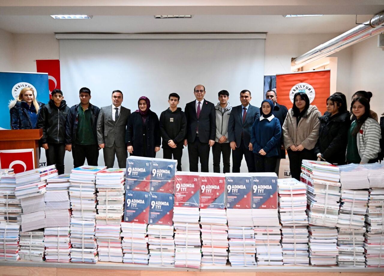 Yeşilyurt Belediyesi, üniversite sınavına hazırlanan öğrencilere yönelik eğitim desteklerini sürdürüyor.
