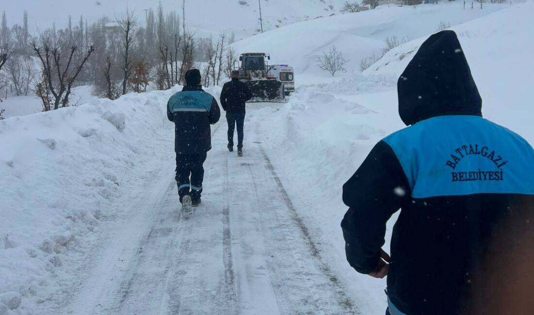 Malatya’da etkili olan kar yağışı sonrası ambulansın ulaşamadığı bölgede devreye