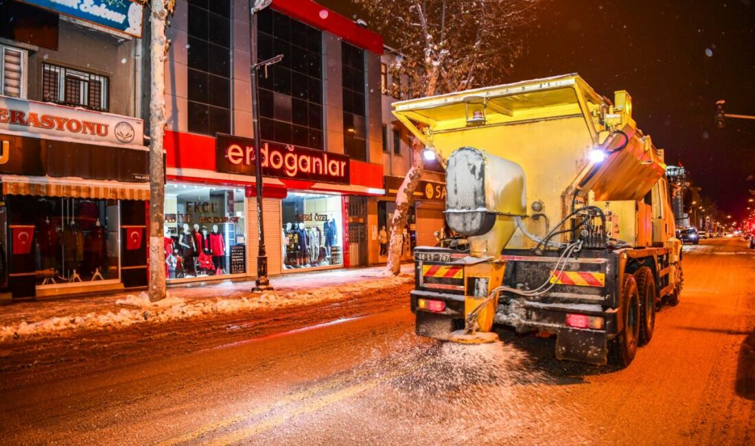Malatya Büyükşehir Belediyesi, kent genelinde etkili olan kar yağışının hayatı