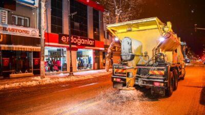 Malatya Büyükşehir Belediyesi, kent genelinde etkili olan kar yağışının hayatı