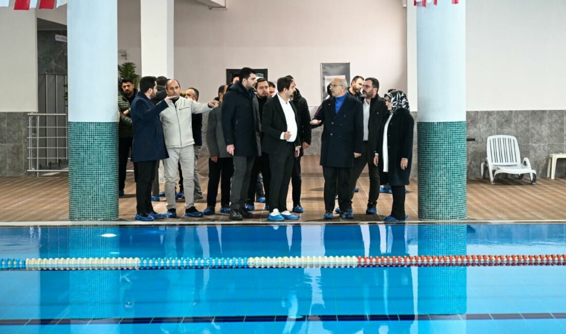 Malatya Büyükşehir Belediye Başkanı Sami Er, depremde hasar alan Yaşam