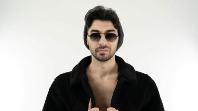 Müzikle iç içe bir ailede büyüyen Safa Dede, spor kariyerini