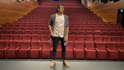 Seçim meydanlarında "Sanatın ve sanatçının yanındayız" naraları atan belediyeler, sahne