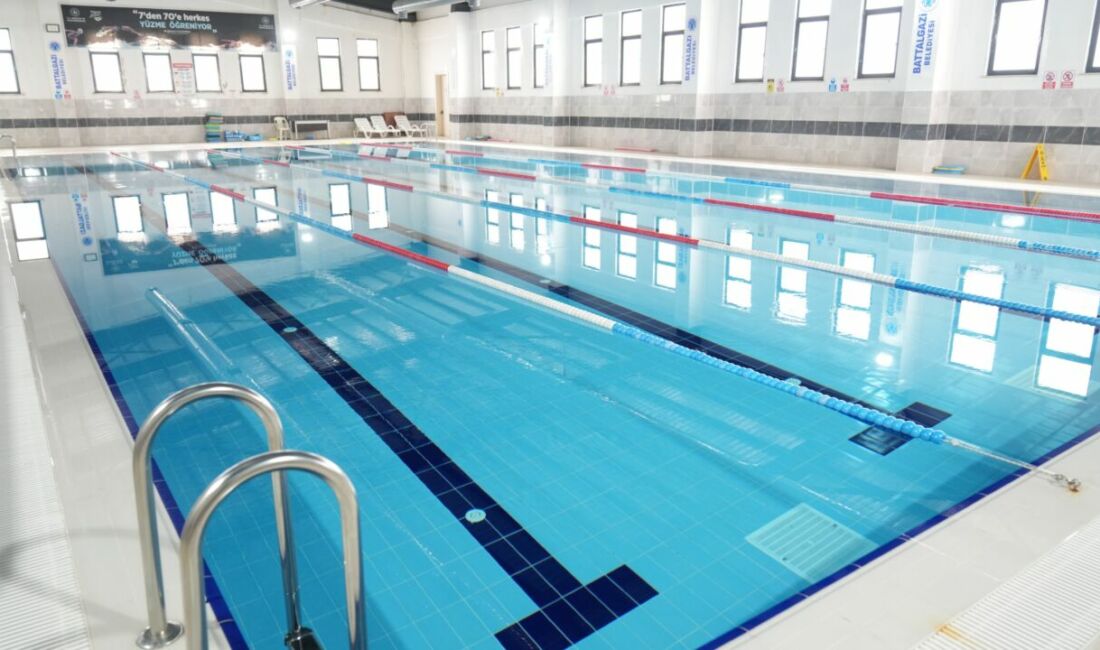 Battalgazi Belediyesi’ne ait Göztepe Hatice Akbaş Yarı Olimpik Yüzme Havuzu’nda