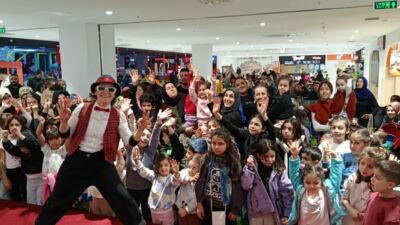 Malatya City Outlet AVM’de düzenlenen Bubble Show etkinliği, çocuklar ve