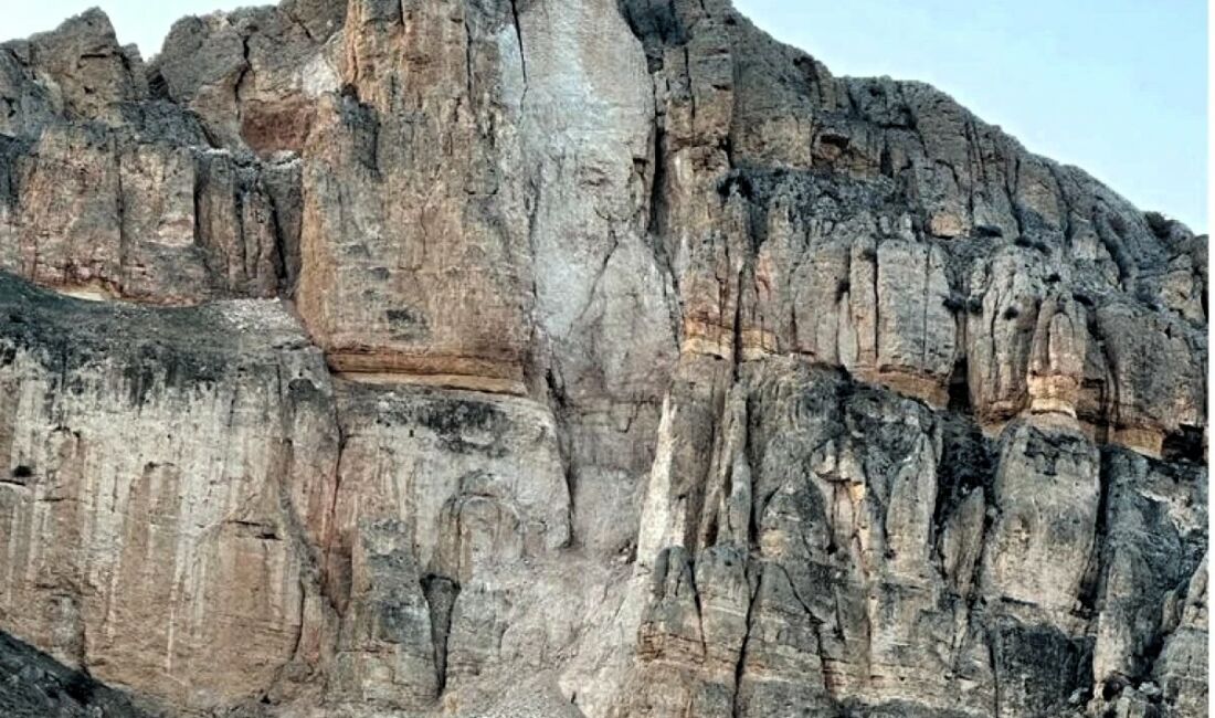 Malatya’nın Darende ilçesinde bulunan Avcan Tepesi Tümülüsü, tarımsal faaliyetler ve