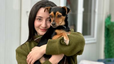 Konteyner Kent’ten Yükselen Umut: Boncuk’un Videosu Milyonlara Ulaştı 6 Şubat depremlerinin ardından Konteyner Kent’te yaşam mücadelesi veren Fatma