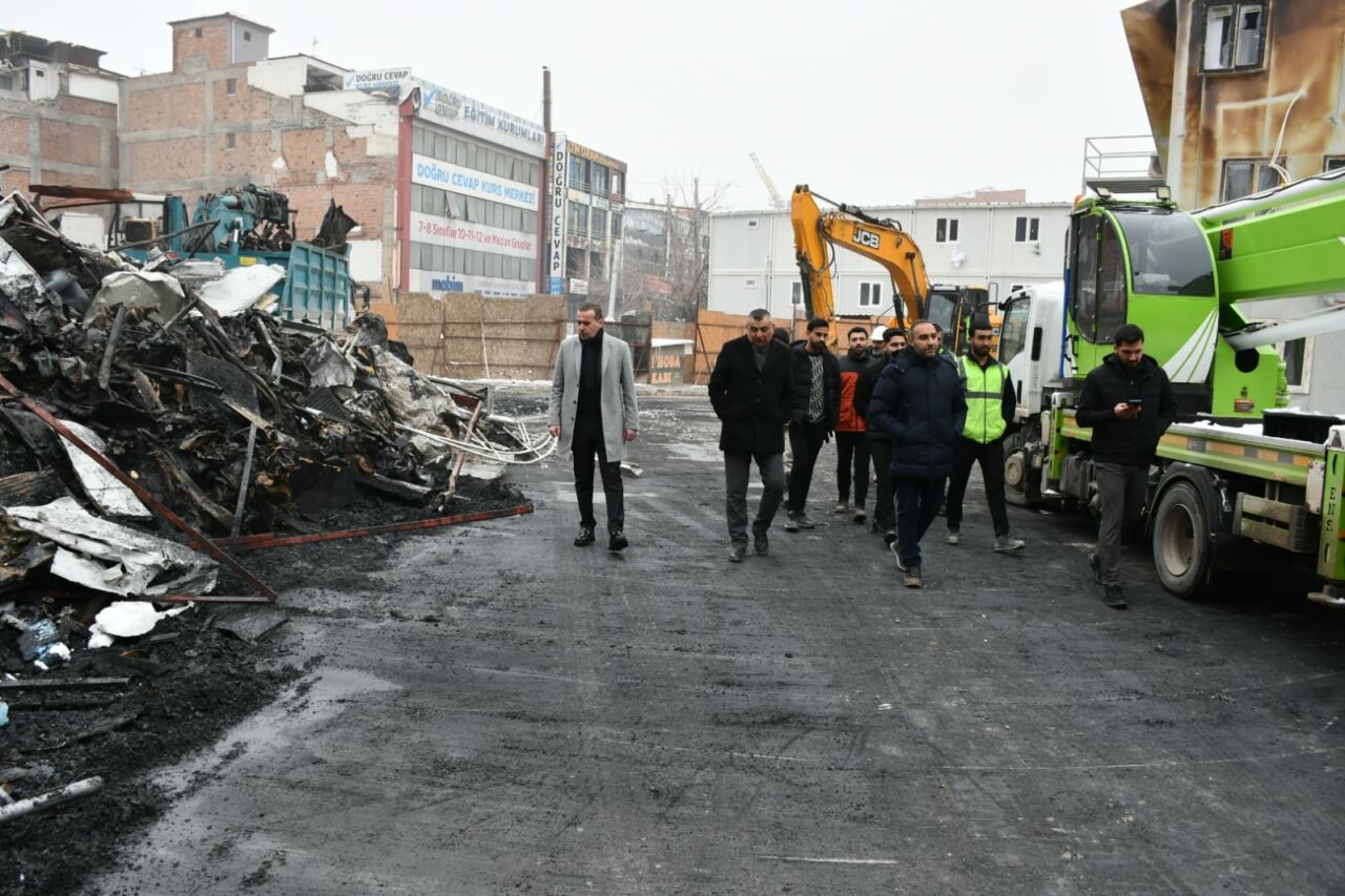 Hamidiye Mahallesi’nde yaklaşık 40 konteynerin küle döndüğü yangının ardından MAGİNDER