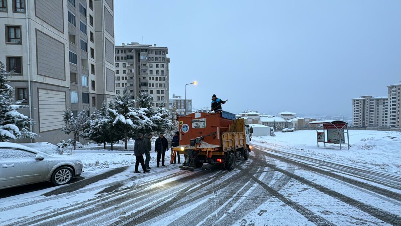 Battalgazi Belediye Başkanı Bayram Taşkın, kar yağışı öncesinde Afet Koordinasyon