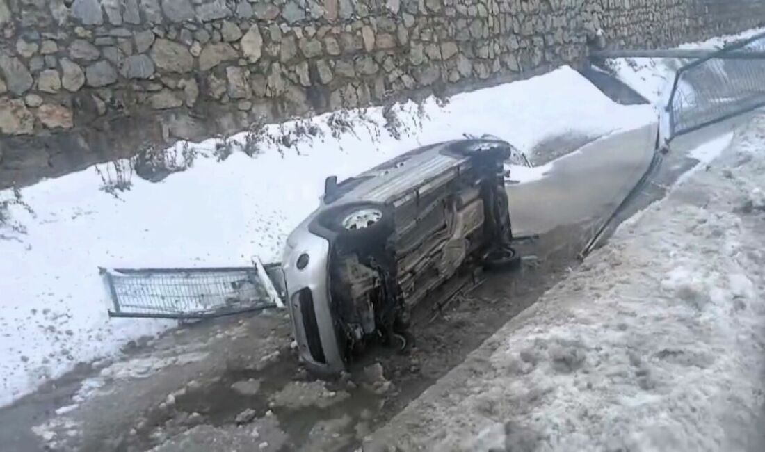 Malatya’nın Yeşilyurt ilçesinde kontrolden çıkan otomobilin sulama kanalına düşmesi paniğe