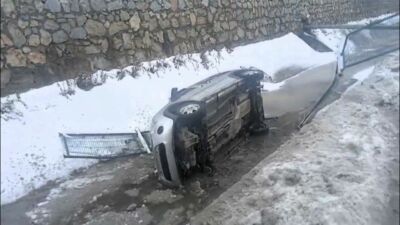Malatya Yeşilyurt’ta Otomobil Sulama Kanalına Uçtu: Yaralanan Yok Malatya’nın Yeşilyurt ilçesinde kontrolden çıkan otomobilin sulama kanalına düşmesi paniğe