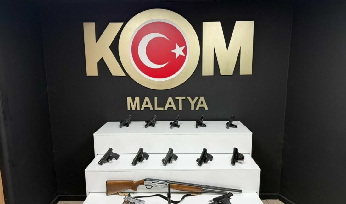 Malatya’da polis ekiplerinin düzenlediği operasyonda 12 ruhsatsız tabanca ve 1