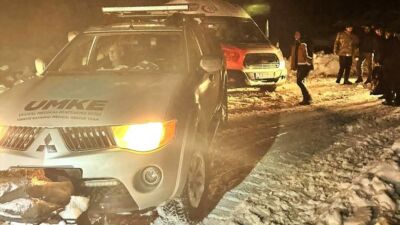 Malatya’nın Pütürge ilçesinde etkili olan yoğun kar yağışı ve tipi