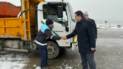 Battalgazi Belediyesi 104 Mahallede Kar Küreme Seferberliği Başlattı Malatya’da etkili olan yoğun kar yağışı ve dondurucu soğuklara karşı