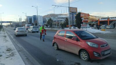 Malatya-Elazığ Karayolu Malatya City Kavşağı yakınlarında aynı yönde seyreden otomobil