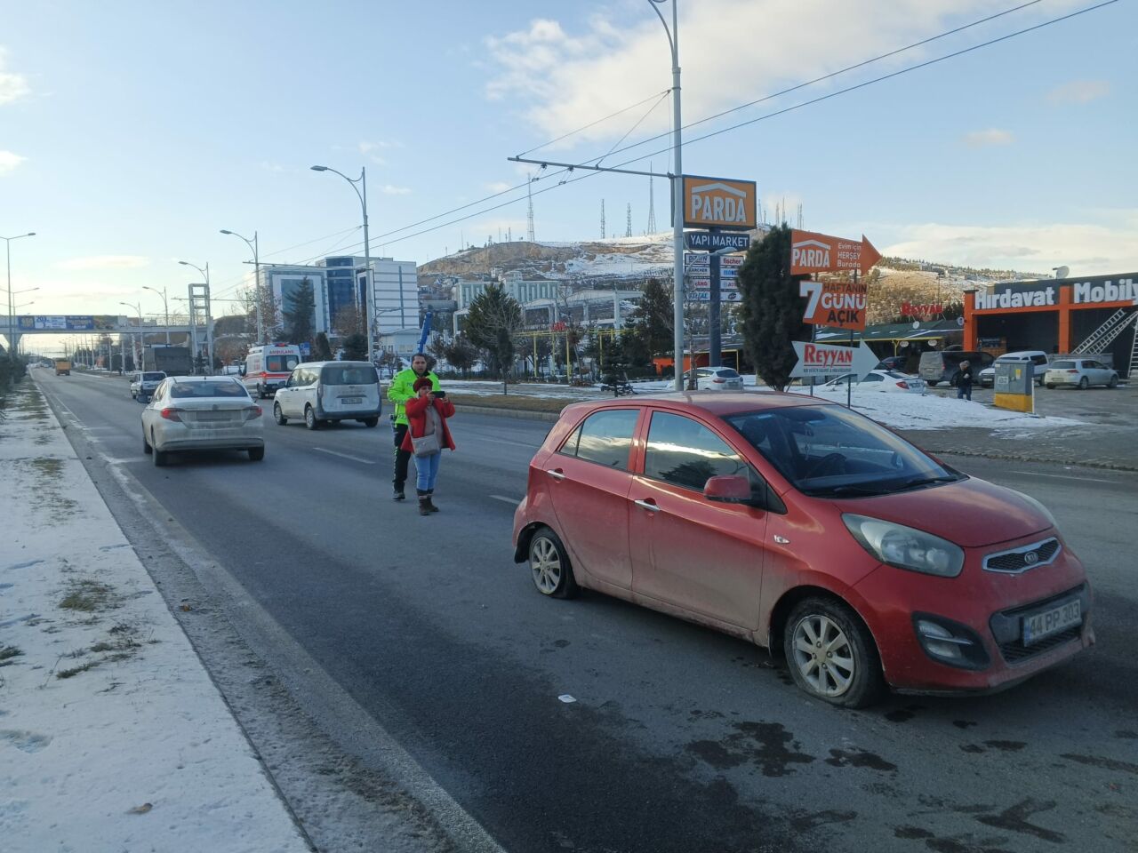 Malatya-Elazığ Karayolu Malatya City Kavşağı yakınlarında aynı yönde seyreden otomobil