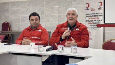 Kızılay Malatya Şube Başkanı Sadi Ergül, basın mensuplarıyla bir araya
