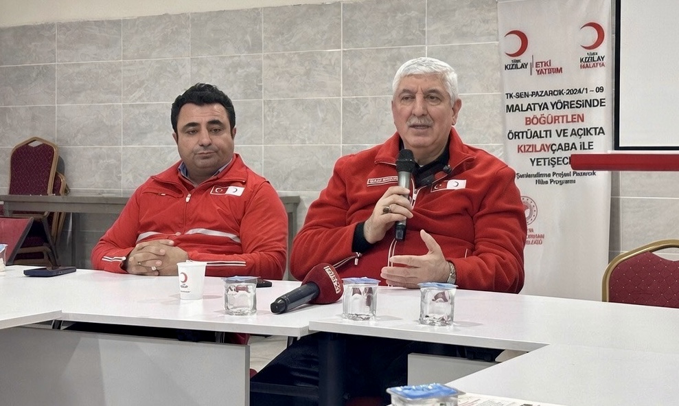 Kızılay Malatya Şube Başkanı Sadi Ergül, basın mensuplarıyla bir araya