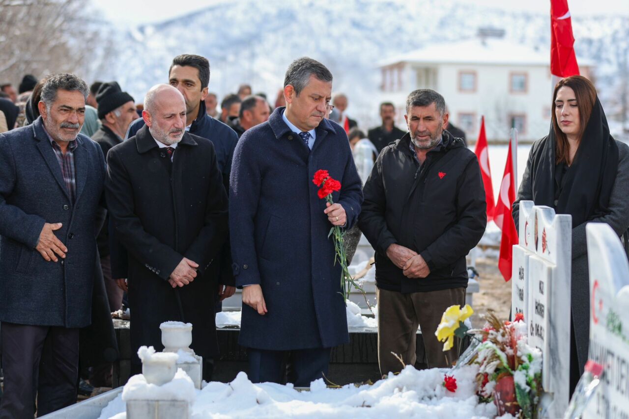 CHP Genel Başkanı Özgür Özel, 6 Şubat depremlerinin üçüncü yıl