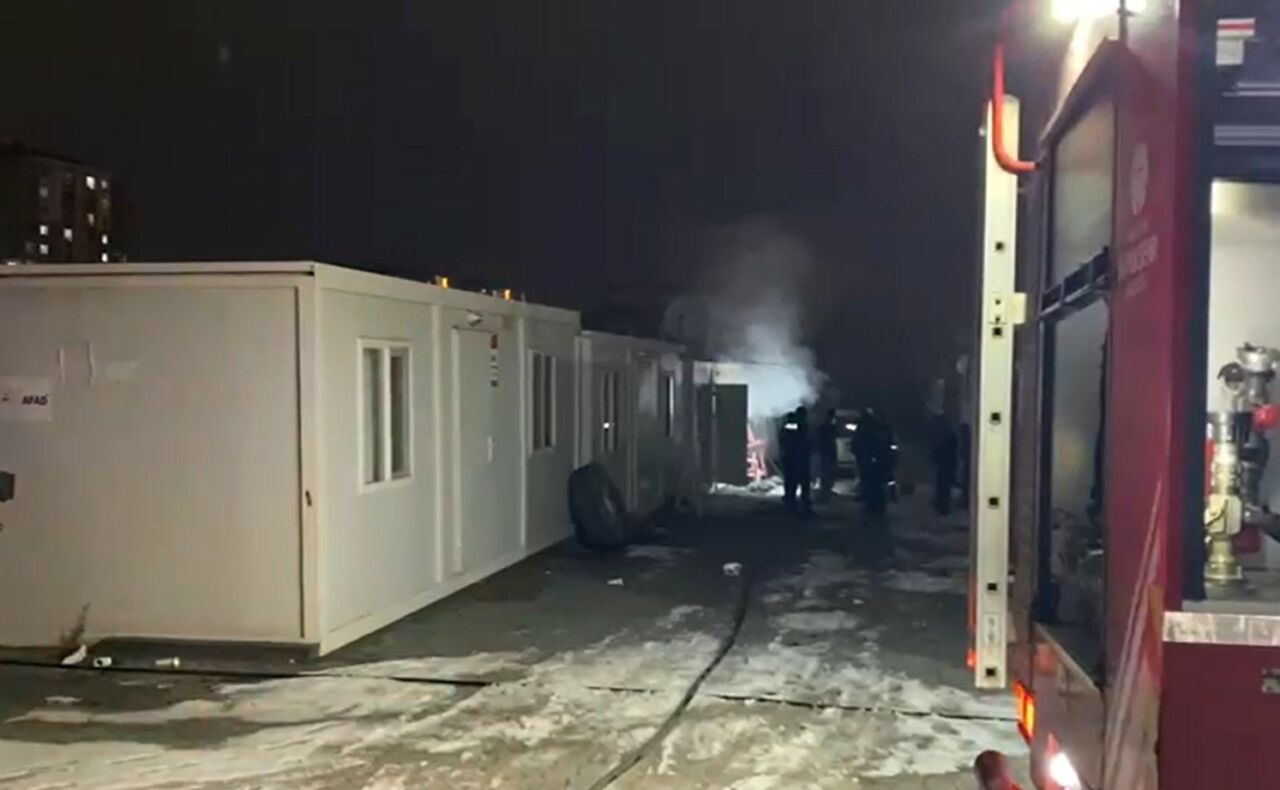 Malatya’nın Yeşilyurt ilçesi Yakınca Mahallesi’nde bulunan konteyner kentte çıkan yangın,