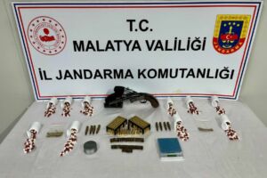 Malatya’nın Battalgazi ilçesinde jandarma ekiplerince düzenlenen operasyonda uyuşturucu madde ile