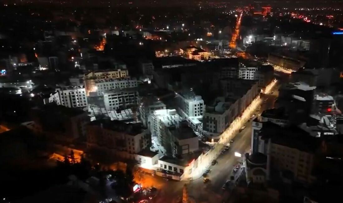 6 Şubat depremlerinde ağır hasar alan Malatya kent merkezinde yürütülen