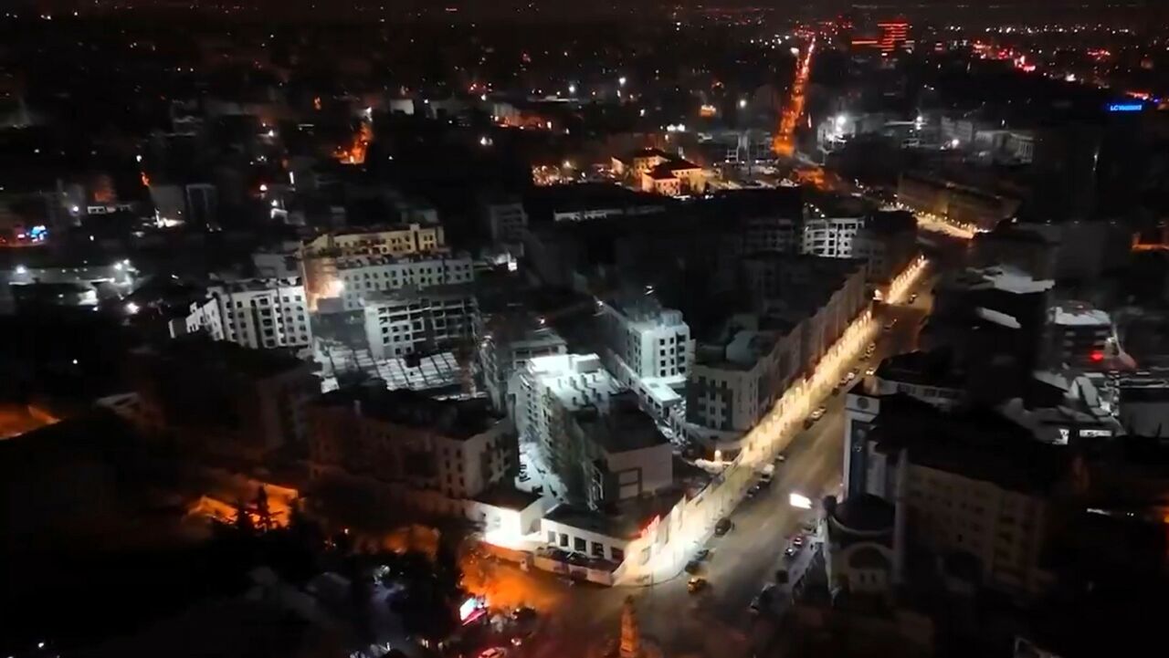 6 Şubat depremlerinde ağır hasar alan Malatya kent merkezinde yürütülen