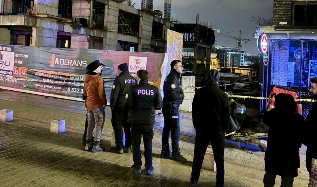 Malatya’nın Battalgazi ilçesinde gece saatlerinde süren inşaat çalışmaları sırasında istinat