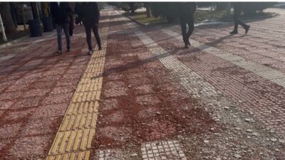 İnönü Üniversitesi kampüsünde öğrencilerin yoğun olarak kullandığı “pembe yol”, bozulan