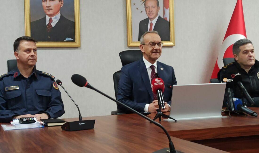 Malatya’da Asayişte Düşüş, Trafik Kazalarında Artış: Vali Seddar Yavuz 2025 Verilerini Açıkladı Malatya Valisi Seddar Yavuz, 2025 yılına ilişkin asayiş ve güvenlik