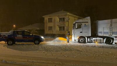 Doğanşehir’de Yoğun Kar Yağışı Ulaşımı Olumsuz Etkiliyor Malatya–Adıyaman karayolunun Doğanşehir ilçesine bağlı Sürgü ve Erkenek mevkilerinde etkili