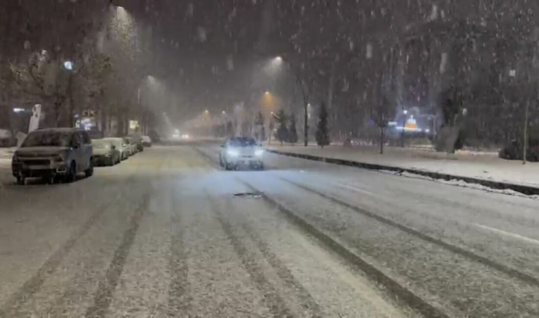 Malatya’da kar yağışının yeniden etkisini artırmasıyla birlikte buzlanma ve don
