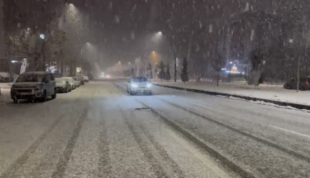 Malatya’da kar yağışının yeniden etkisini artırmasıyla birlikte buzlanma ve don