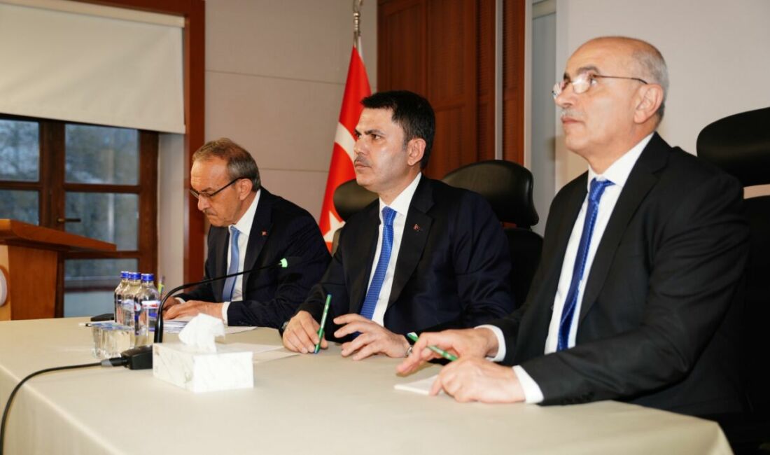 Bakan Murat Kurum Malatya’da Vatandaşları Dinledi Çevre, Şehircilik ve İklim Değişikliği Bakanı Murat Kurum, Malatya Valiliği’nde
