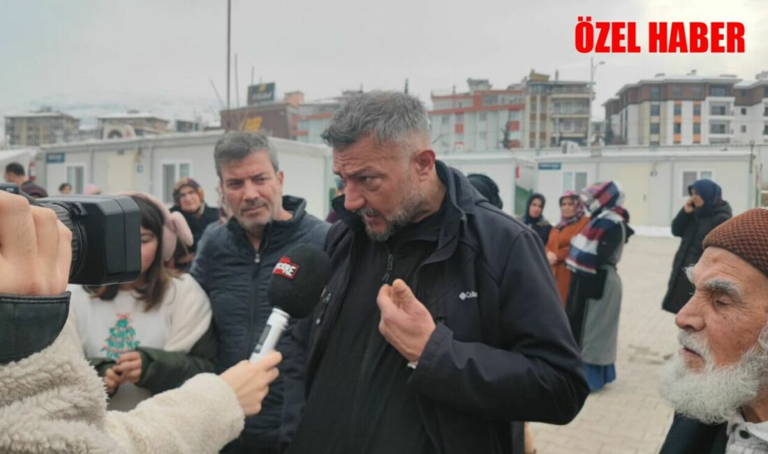 AFAD’a bağlı Medicana Konteyner Kent’te yaşayan depremzedeler, konut anahtarları teslim