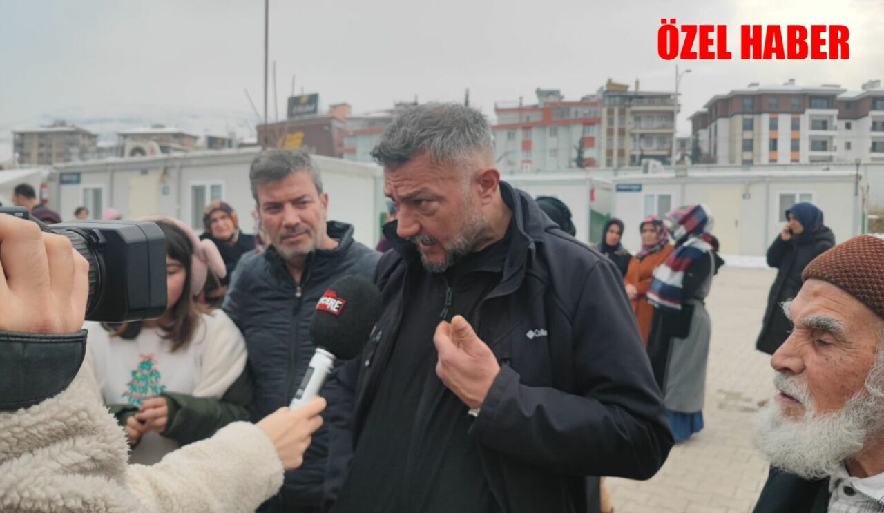 AFAD’a bağlı Medicana Konteyner Kent’te yaşayan depremzedeler, konut anahtarları teslim
