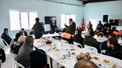Başkan Geçit’ten Karla Mücadele Ekiplerine Teşekkür Yeşilyurt Belediye Başkanı Prof. Dr. İlhan Geçit, karla mücadele çalışmalarını