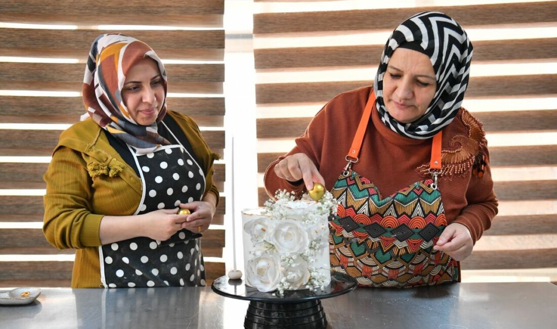 Yeşilyurt Belediyesi tarafından Bostanbaşı Kültür ve Sanat Merkezi’nde açılan pastacılık