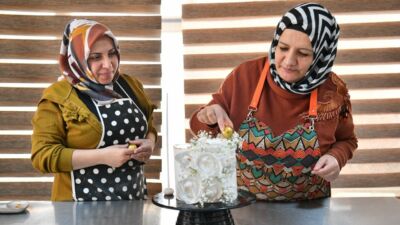 Yeşilyurt Belediyesi tarafından Bostanbaşı Kültür ve Sanat Merkezi’nde açılan pastacılık