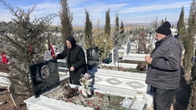 6 Şubat Depreminin 3. Yılında Doyduk Ailesinin Acısı Dinmiyor: Anne, Baba ve İki Çocuk Yan Yana Yatıyor Asrın felaketinde 17 saniyede yıkılan 8 katlı binada hayatını kaybeden