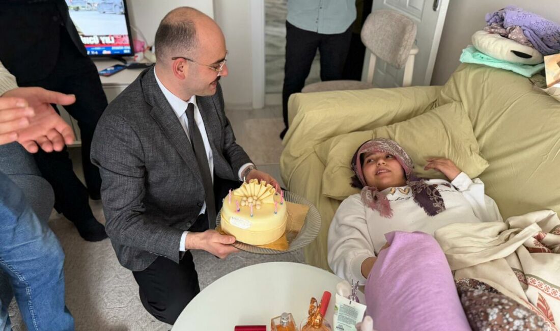 6 Şubat 2023 depremlerinde sol bacağını kaybeden 24 yaşındaki Ahsen