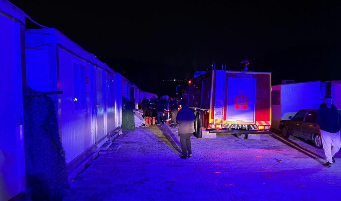 Malatya’nın Battalgazi ilçesinde bulunan Malet Konteyner Kent’te elektrik kontağından çıktığı