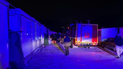 Battalgazi’de Konteyner Kentte Çıkan Yangın Korku Dolu Anlara Neden Oldu Malatya’nın Battalgazi ilçesinde bulunan Malet Konteyner Kent’te elektrik kontağından çıktığı