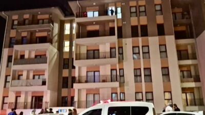 Malatya Yeşilyurt’ta 5’inci Kattan Düşen Genç Kız Ağır Yaralandı Malatya’nın Yeşilyurt ilçesinde 5’inci kattaki evinin balkonundan düşen İ.O. isimli
