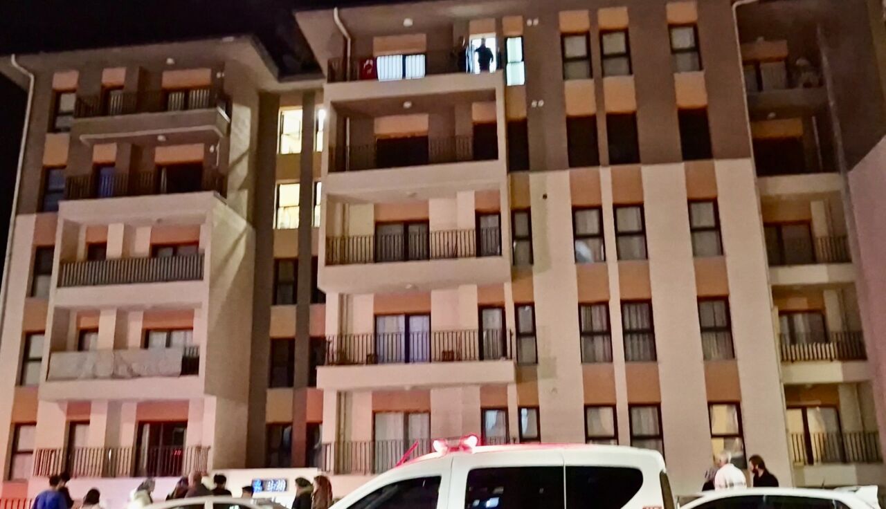 Malatya’nın Yeşilyurt ilçesinde 5’inci kattaki evinin balkonundan düşen İ.O. isimli