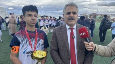 Yıldızlar Kategorisi’nde 16 okulun mücadele ettiği Okullar Arası Futbol Turnuvası’na,