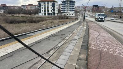 Battalgazi’de Yüksek Gerilim Hattı Paniği Malatya’nın Battalgazi ilçesinde yerleşim alanlarından geçen 35 bin voltluk yüksek